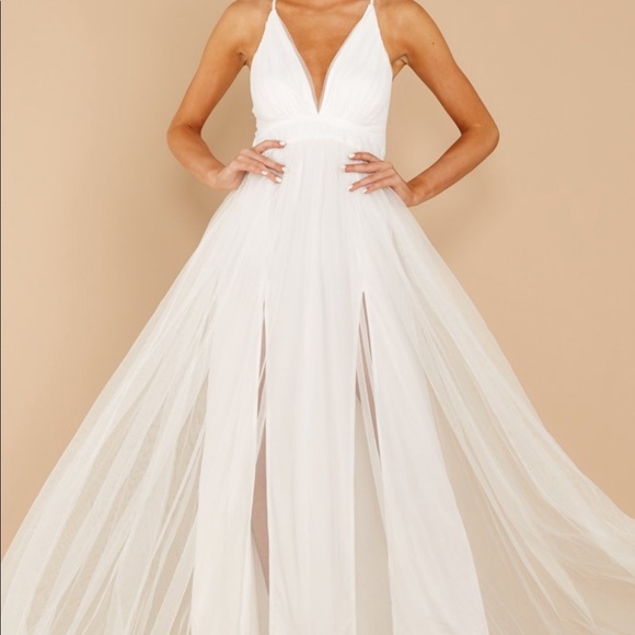 Tobi Dresses & Skirts - Beautiful white flowy gown! Wedding/engagement